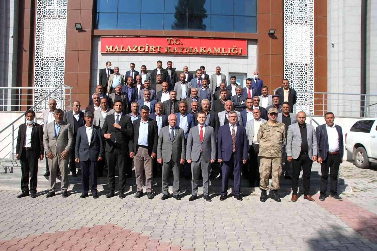 Kaymakam Demirer, muhtarlarla bir araya geldi