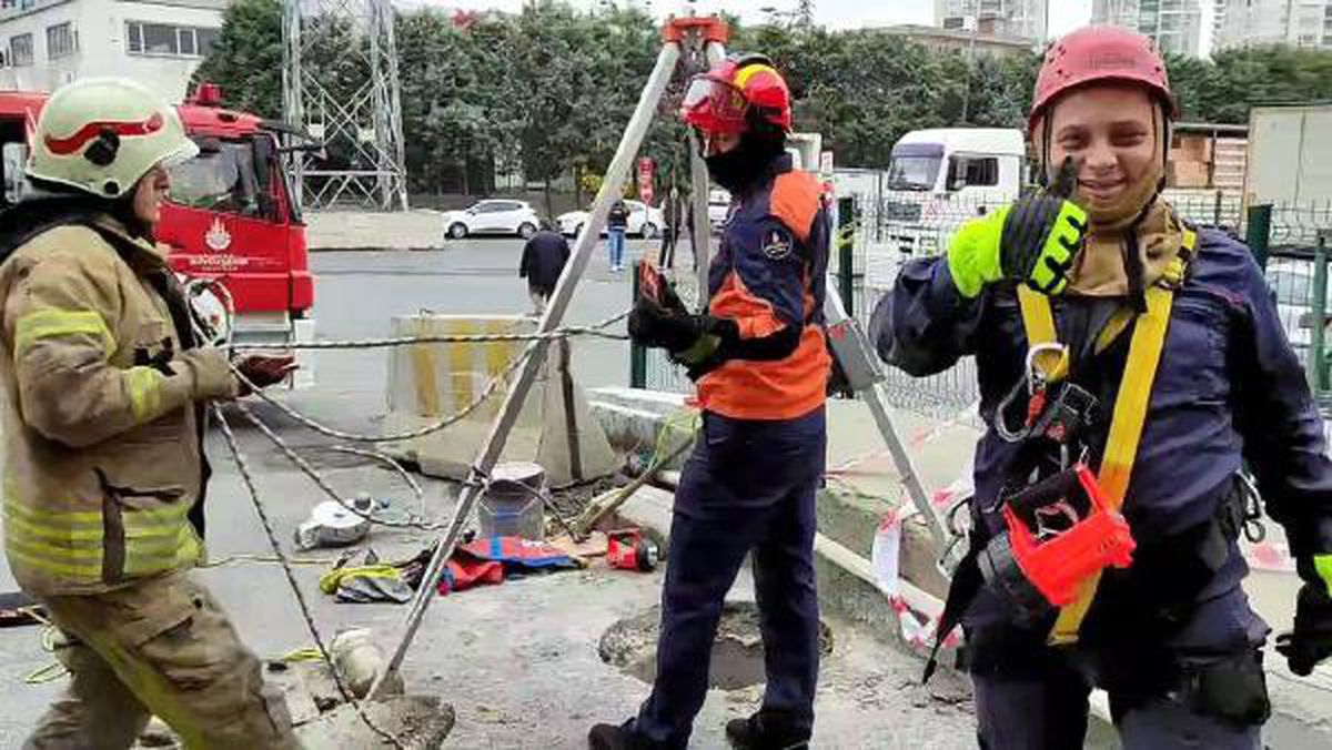 Kitten rescue operation from 25 meters-long sewer well