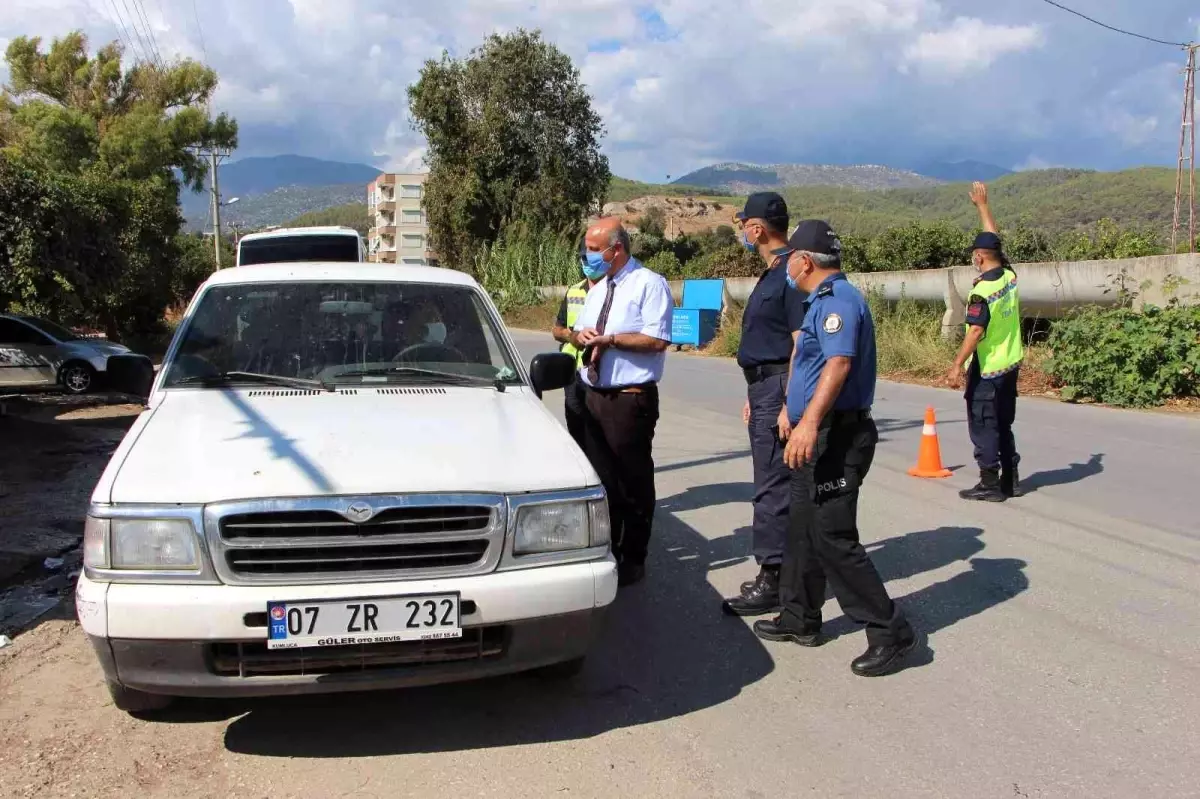 Kumluca Kaymakamı Kolsuz, yol denetimine katıldı