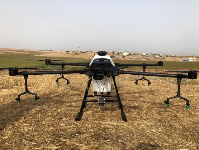 Drone ile zirai ilaçlama yaparak ürün kaybının önüne geçiliyor