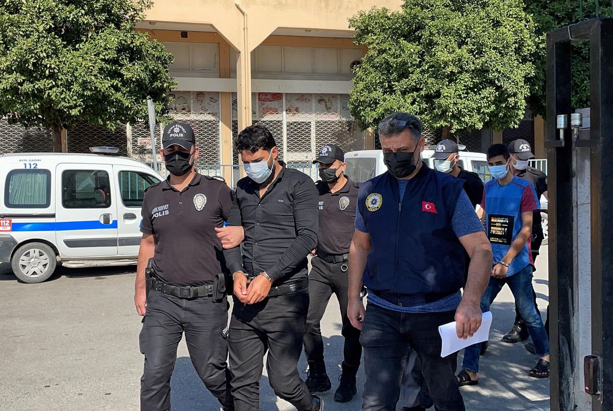 Mersin\'de terör örgütü propagandası yaptıkları iddiasıyla yakalanan 4 zanlı tutuklandı