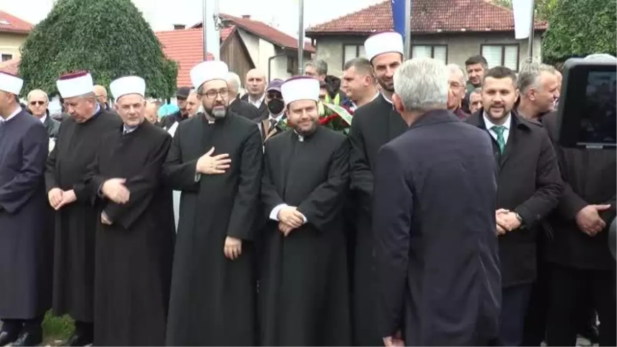 SARAYBOSNA - Bosna Hersek\'in ilk Cumhurbaşkanı İzetbegoviç, vefatının 18. yılında kabri başında anıldı