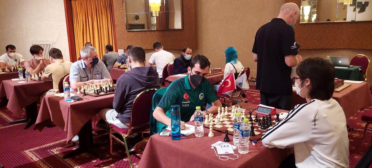 Satranç\'ta Büyükşehirli genç sporcudan büyük başarı