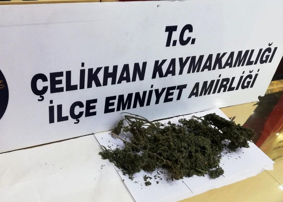 Şüpheli araçtan kubar esrar maddesi ele geçirildi