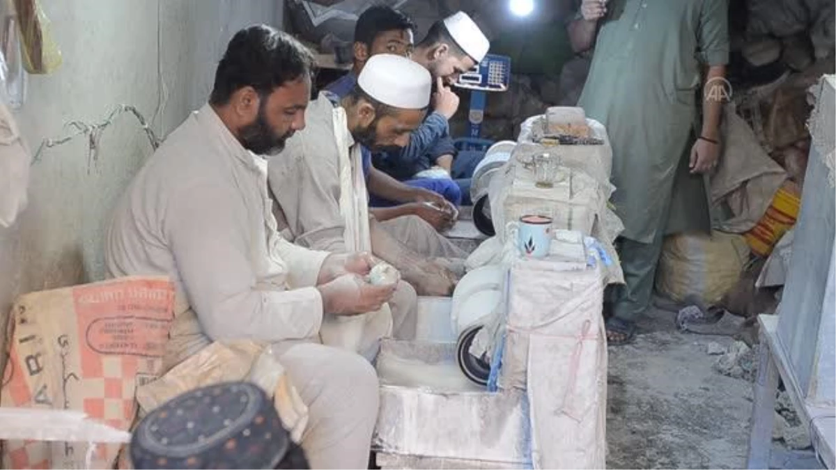 Taliban sonrası Pakistan\'da değerli taş endüstrisi zor günler geçiriyor