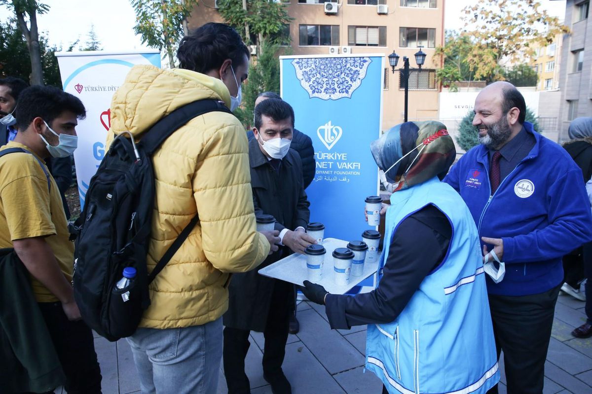 TDV\'den üniversite öğrencilerine çorba ikramı
