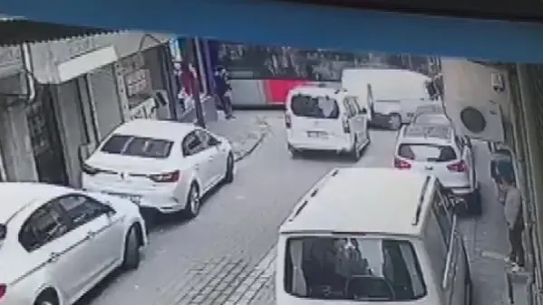 Son dakika haber! Zeytinburnu'nda tramvay kazası kamerada