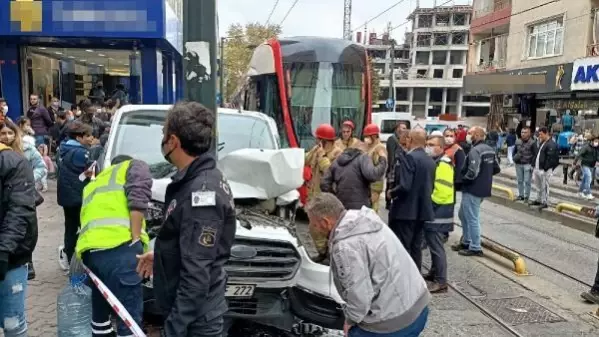 Son dakika haber! Zeytinburnu'nda tramvay kazası kamerada