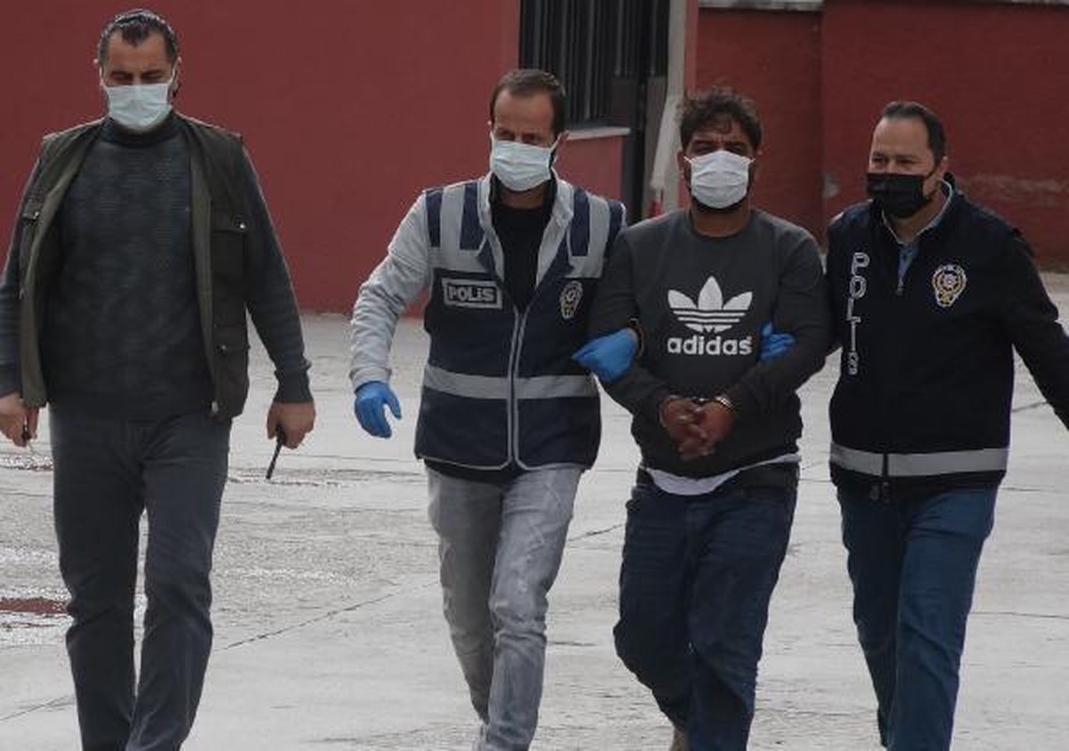 Son dakika haberleri... 20 yıl hapisle aranan hırsızlık şüphelisi, polisin sıkı takibiyle yakalandı