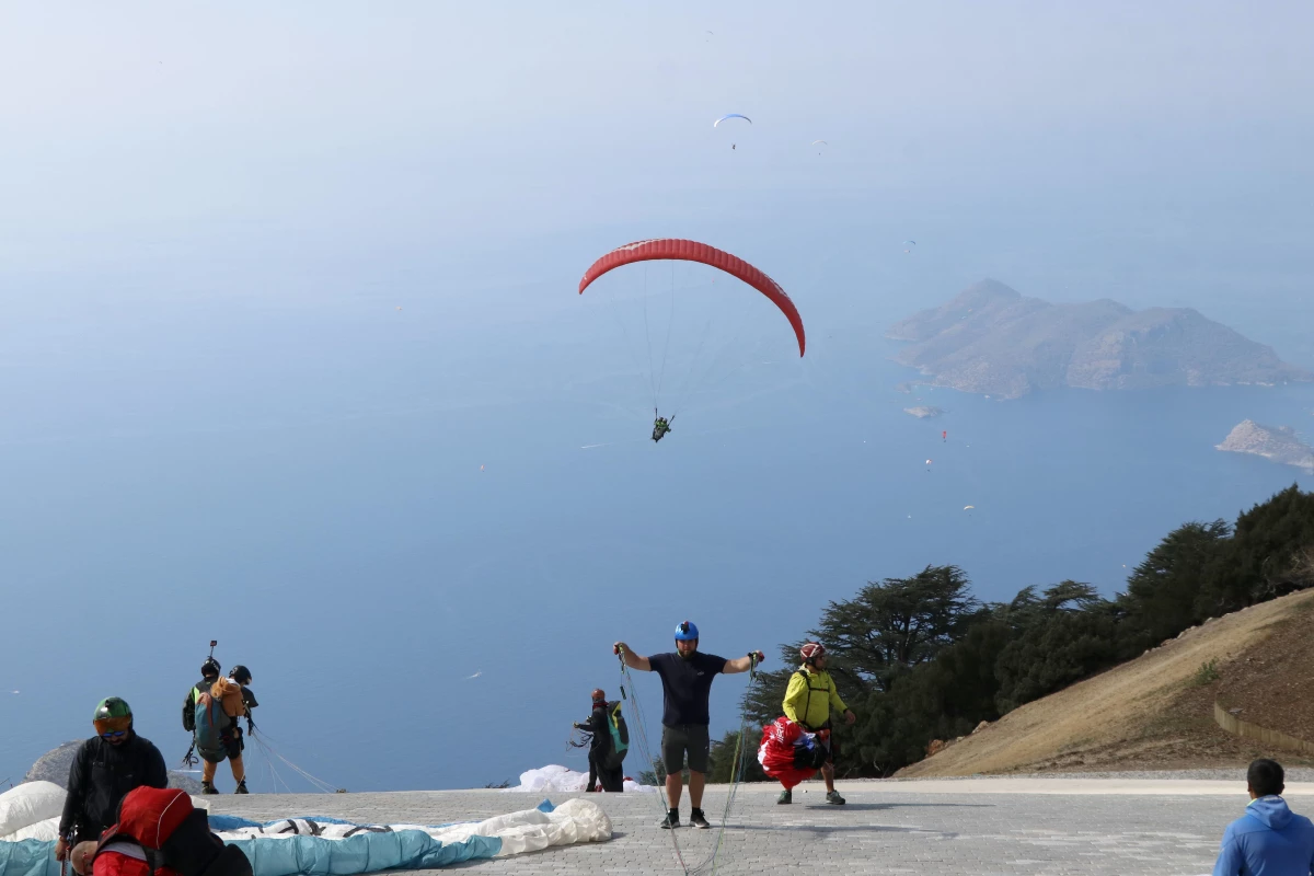 Son dakika: 21. Uluslararası Ölüdeniz Hava Oyunları Festivali - Yamaç paraşütü pilotunun düşme anı