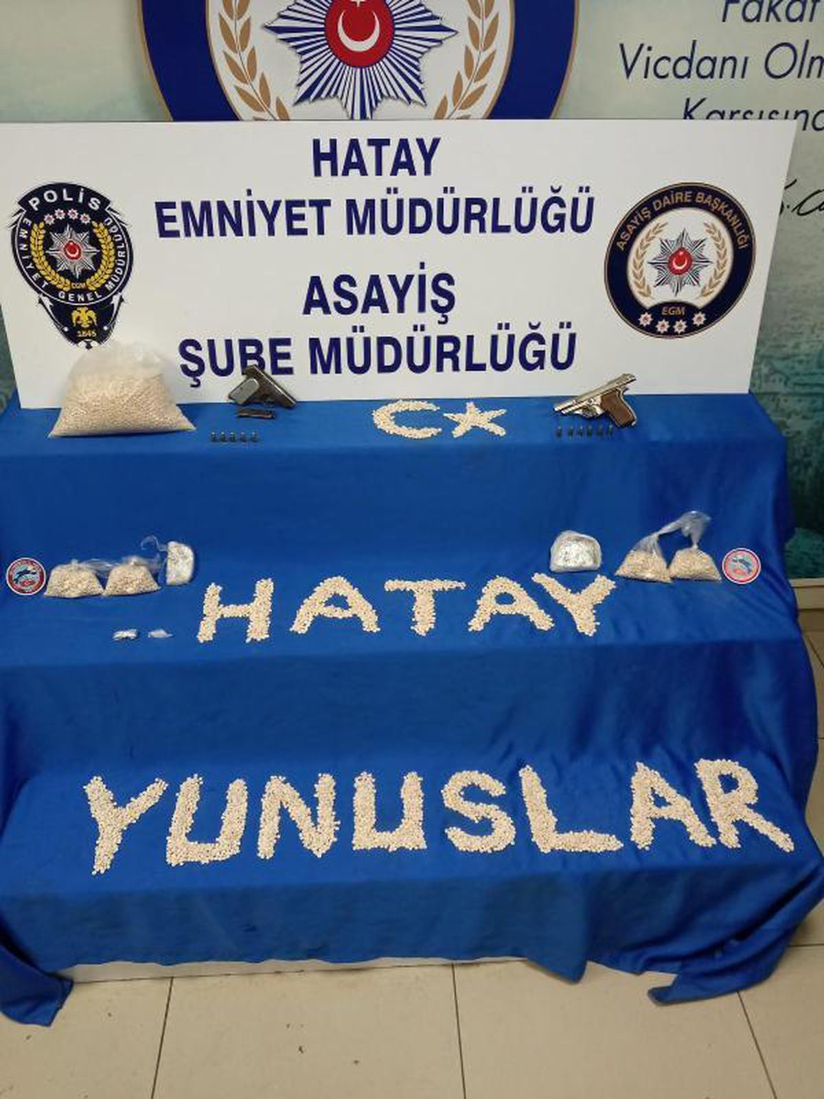 Son dakika: 30 bin 500 uyuşturucu hap ve silahlarla yakalandılar