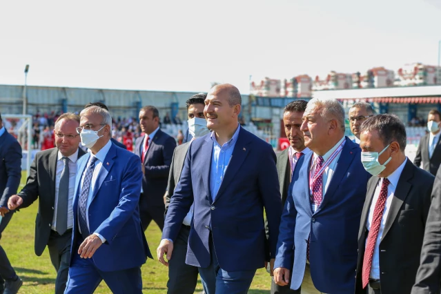 Bakan Soylu, Ampute Futbol Türkiye Kupası maçında başlama vuruşunu yaptı