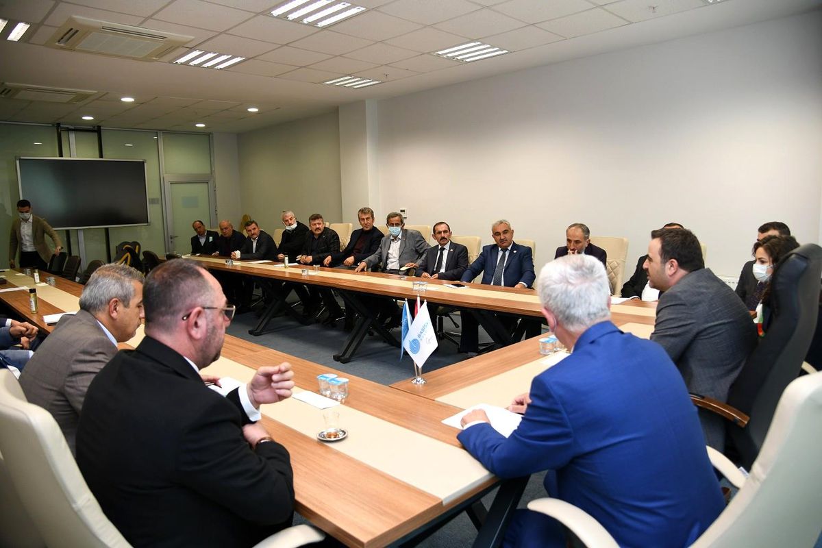 Başkan Özlü, muhtarlarla bir araya geldi