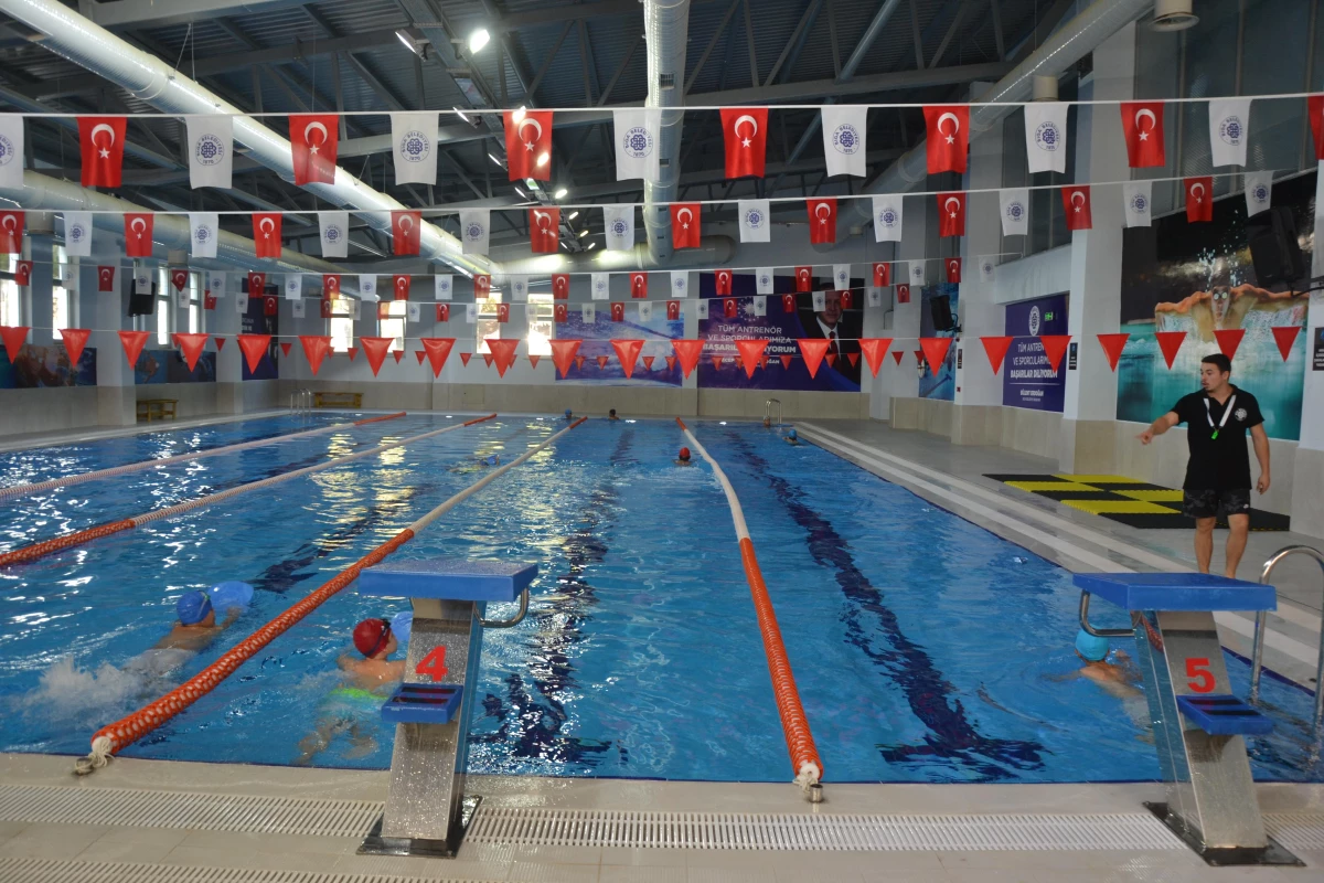 Biga Yarı Olimpik Yüzme Havuzuna 3 haftada 700 kişi kayıt yaptırdı