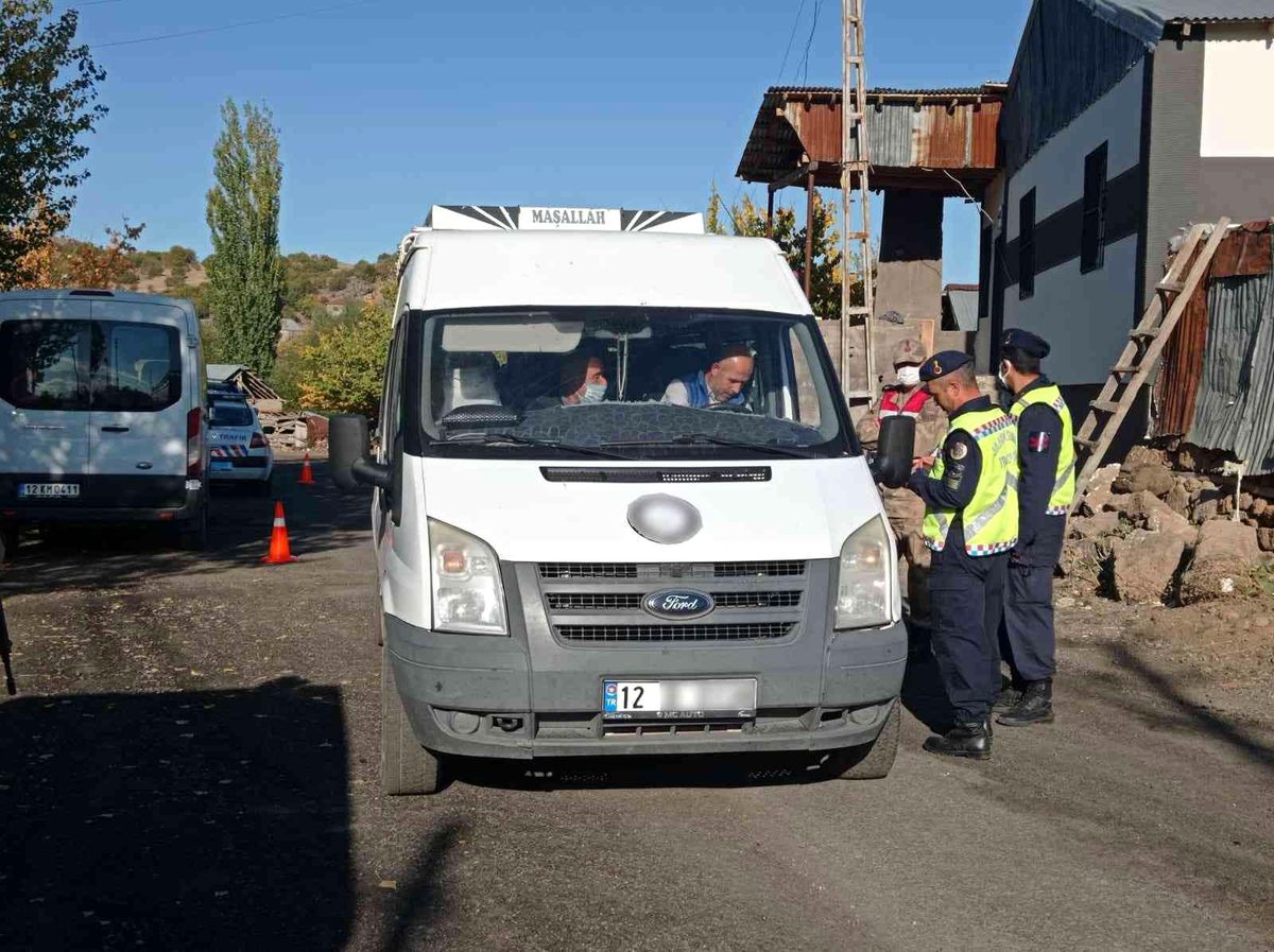 Bingöl\'de jandarma ekipleri okul servislerini denetledi