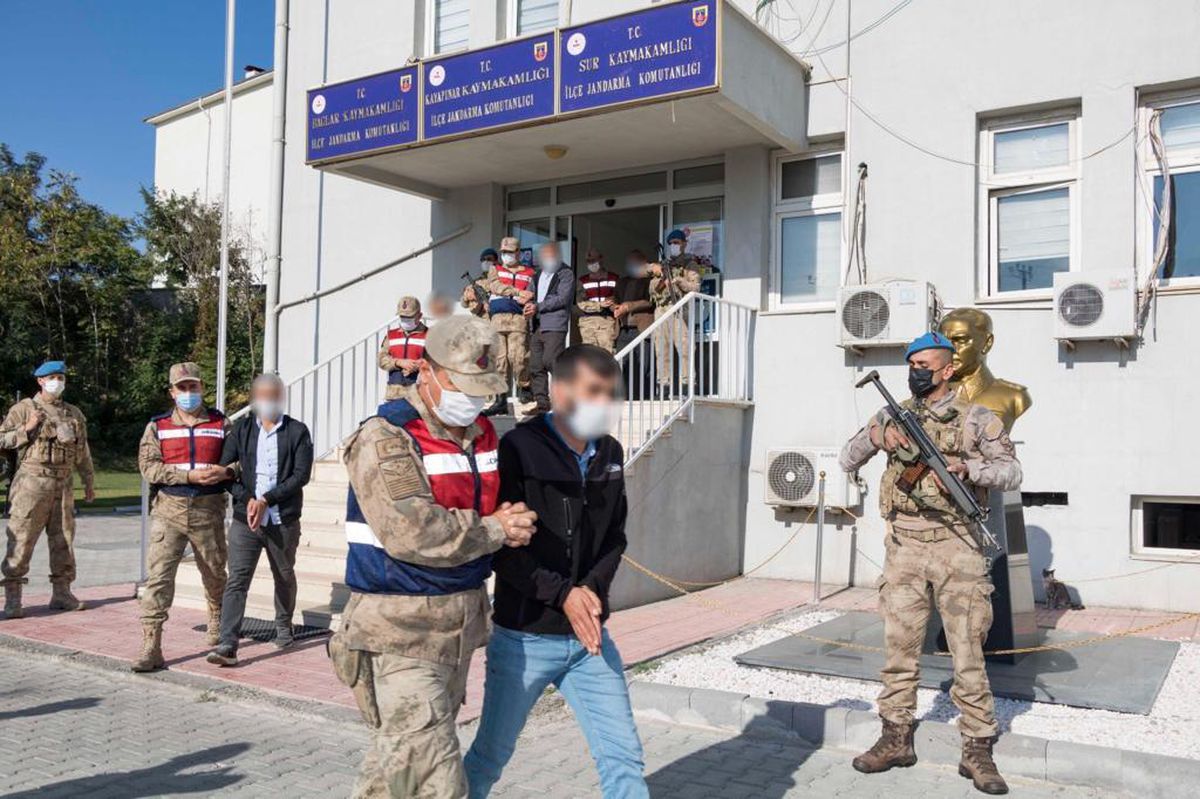 Diyarbakır\'da terör operasyonunda 15 tutuklama