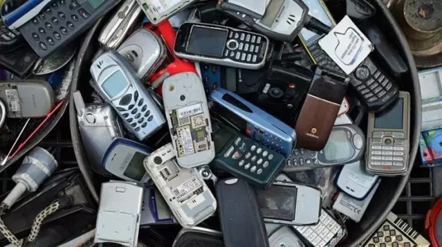 İngiltere'den geri dönüşüm hamlesi! Eski telefon ve bilgisayarlardan altın çıkaracaklar