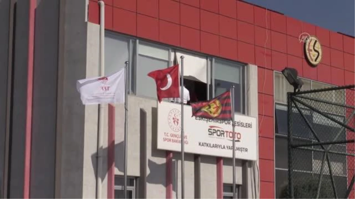 ESKİŞEHİR - Eskişehirspor\'un yeni teknik direktörü Suat Kaya oldu
