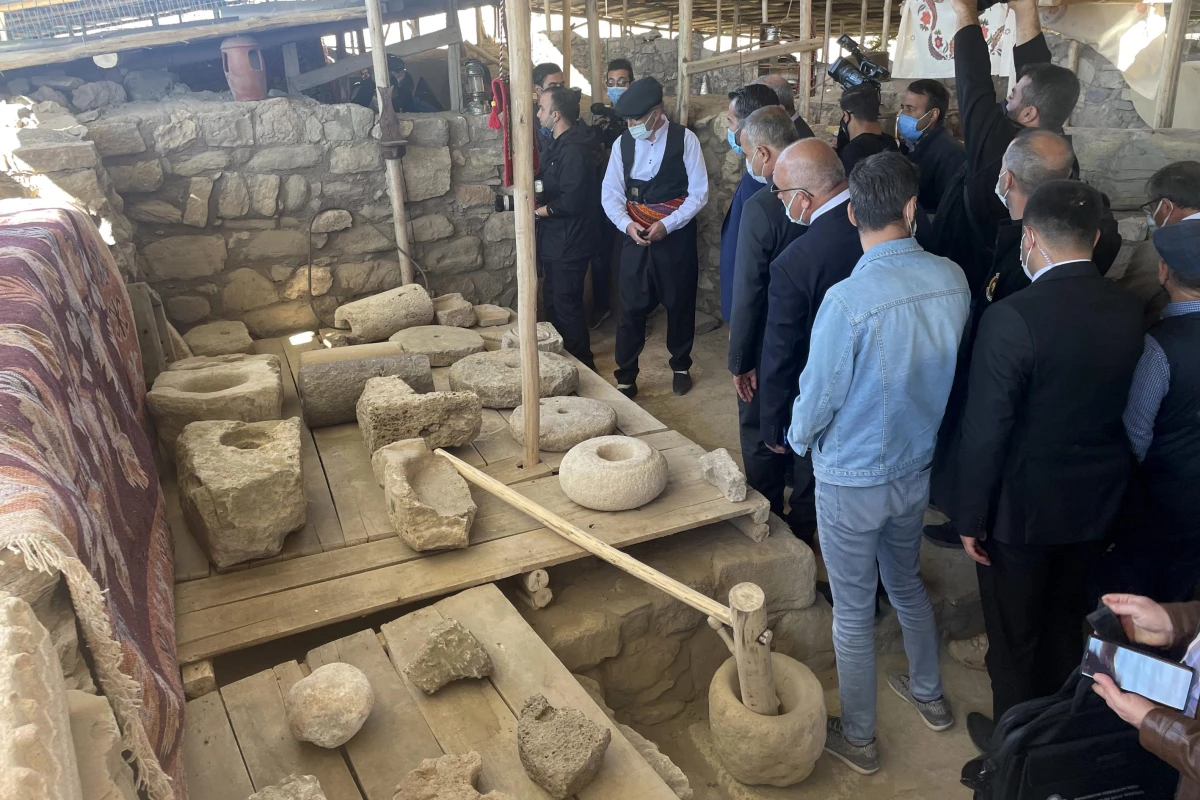 Harput Kalesi\'nde restorasyonu tamamlanan tarihi mekanlar ziyarete açıldı