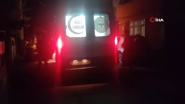 Hastaneye gitmek istemeyen yaşlı kadın bıçak çekip çocuklarını rehin aldı