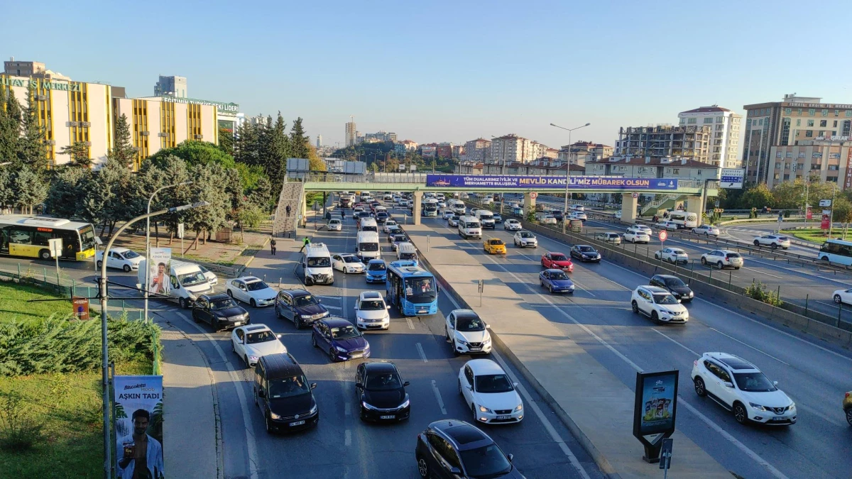 İstanbul\'da trafik yoğunluğu yaşanıyor