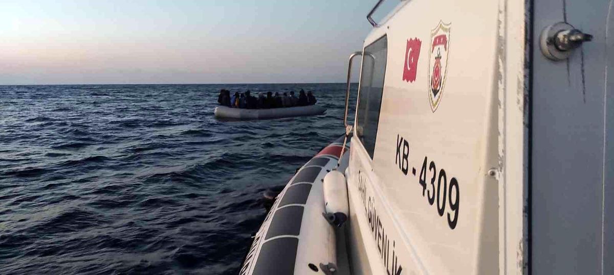 İzmir açıklarında 25 göçmen kurtarıldı
