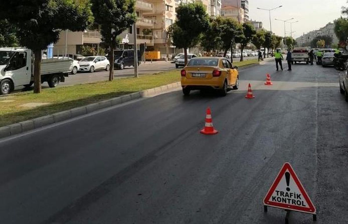 İzmir\'de 21 bin 390 sürücüye trafik cezası