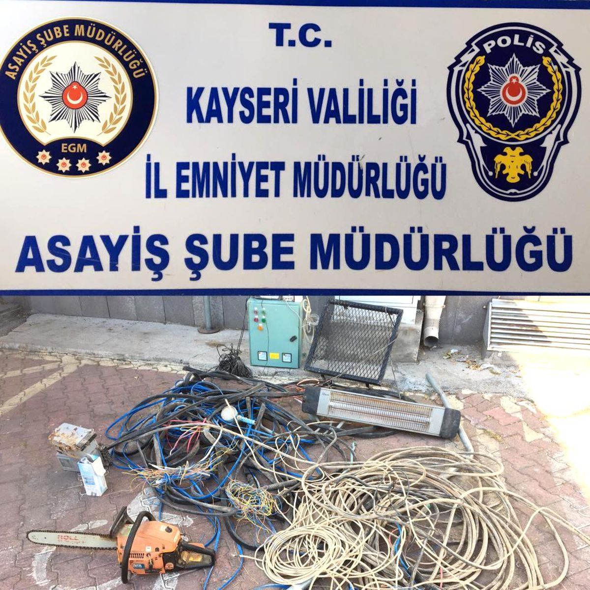 Kablo hırsızları yakalandı