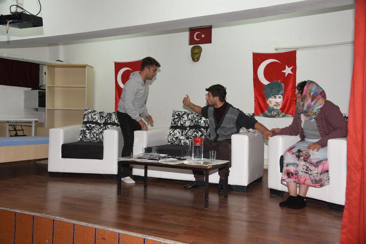 Kırıkkale\'de öğrencilere tiyatro ile afet bilinci öğretiliyor