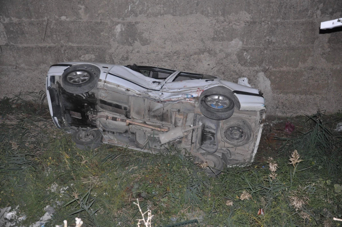 Kırşehir\'de su kanalına düşen aracın sürücüsü yaralandı