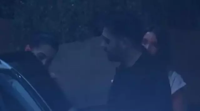 Sibel Can'ın oğlu, iki kadınla otele girerken yakalandı Sibel Can'ın oğlu, iki kadınla otele girerken yakalandı