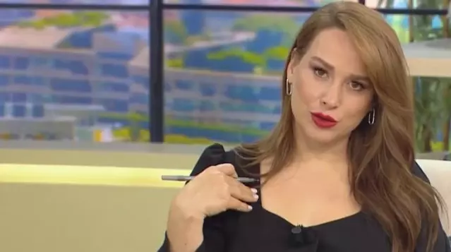 Kadın izleyiciden ilginç soru: Kocam boşanan komşuma 'sıkılırsan beni çağır' demiş, iyi niyetli mi? Kadın izleyiciden ilginç soru: Kocam boşanan komşuma 'sıkılırsan beni çağır' demiş, iyi niyetli mi?