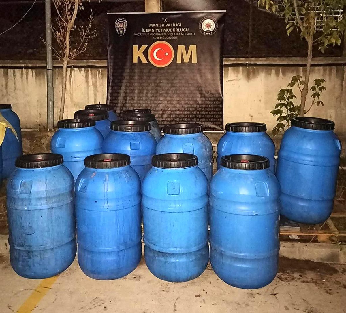 Manisa\'da 3 ton 200 litre kaçak şarap ele geçirildi