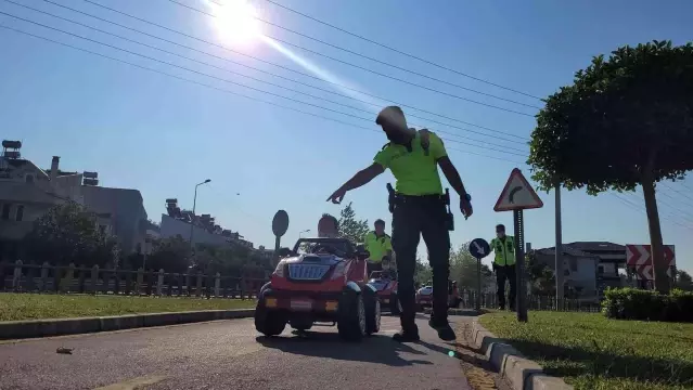 Minik şoförler eğitim parkında eğlenerek öğrendi