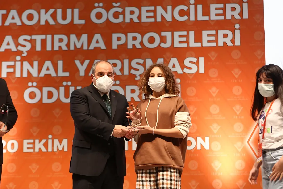 Özdemir Bayraktar\'ın adı memleketi Trabzon\'daki bilim merkezinde yaşatılacak