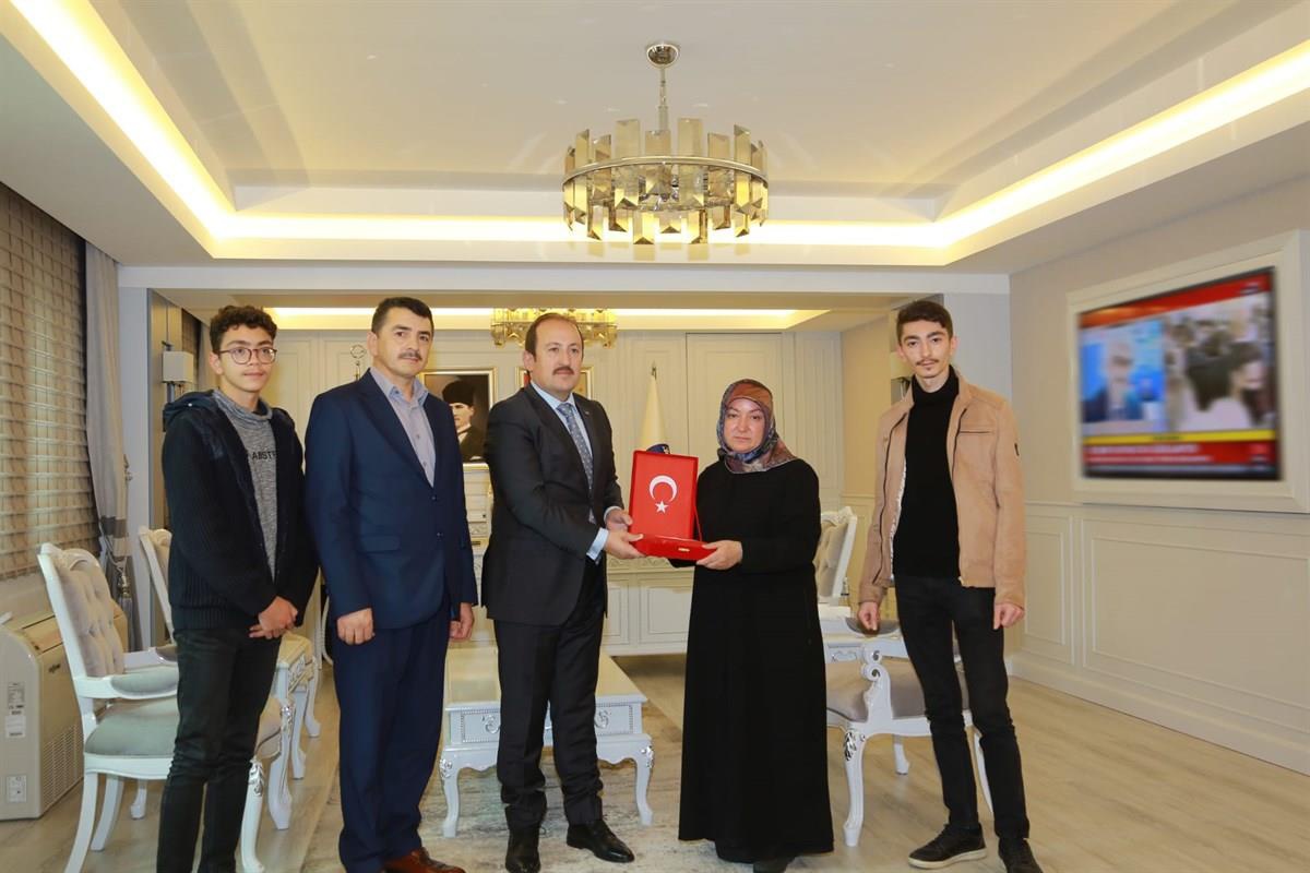Son dakika haberleri | Şırnak Valisi Pehlivan, şehit piyade er Sedat Mekan\'ın ailesini makamında ağırladı