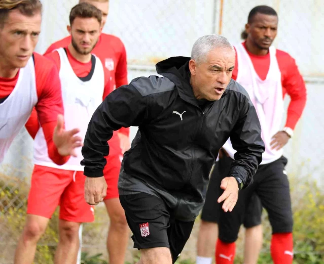 Sivasspor, Adana Demirspor maçına yoğun tempoda hazırlanıyor