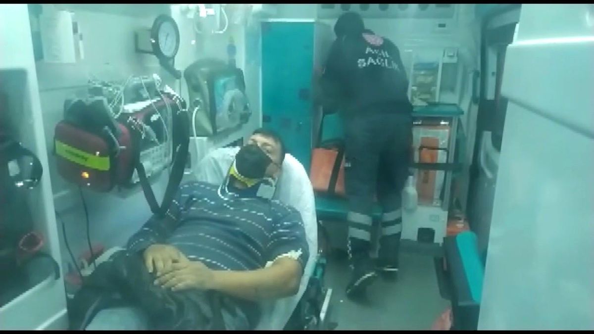 TEM Otoyolu\'nda hafif ticari araç kamyonete arkadan çarptı: 4 yaralı