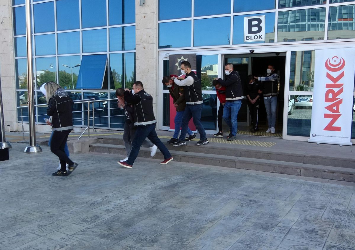Son dakika haberleri | Uşak ve Denizli\'de eş zamanlı uyuşturucu operasyonunda 3 kişi tutuklandı