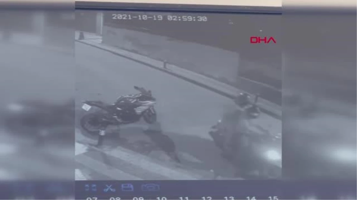 Üsküdar\'da motosiklet hırsızlığı güvenlik kamerasında