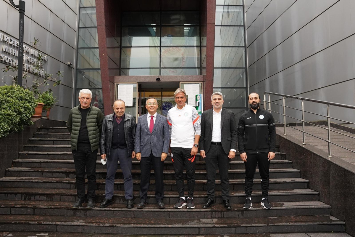 Vali Kemal Çeber\'den Çaykur Rizespor\'a ziyaret