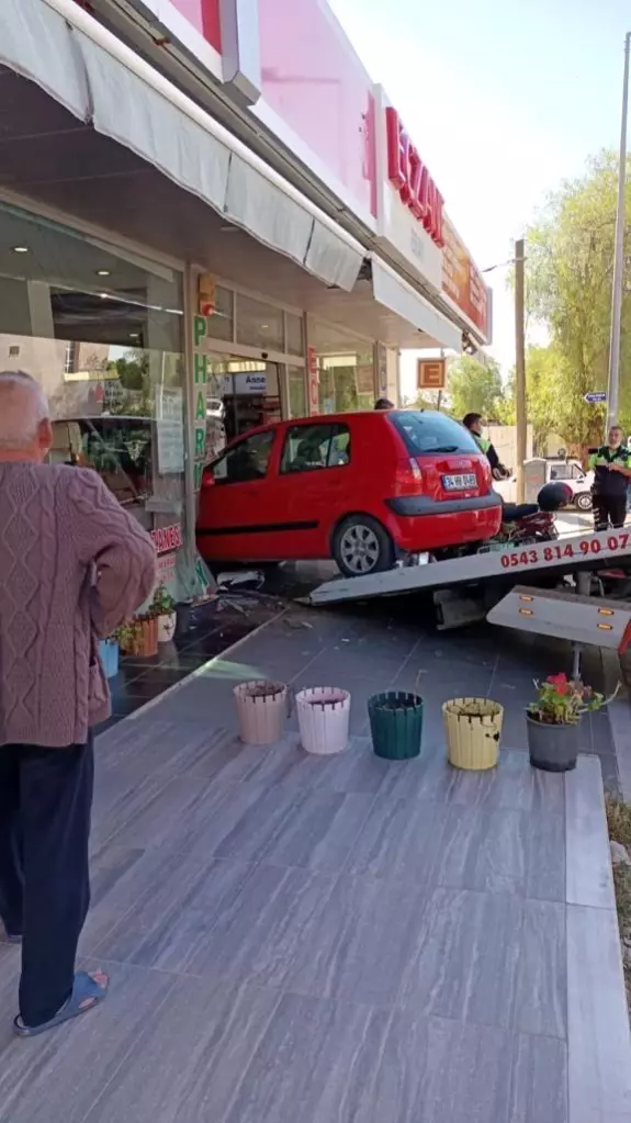 Vitesi karıştırınca, eczaneye girdi