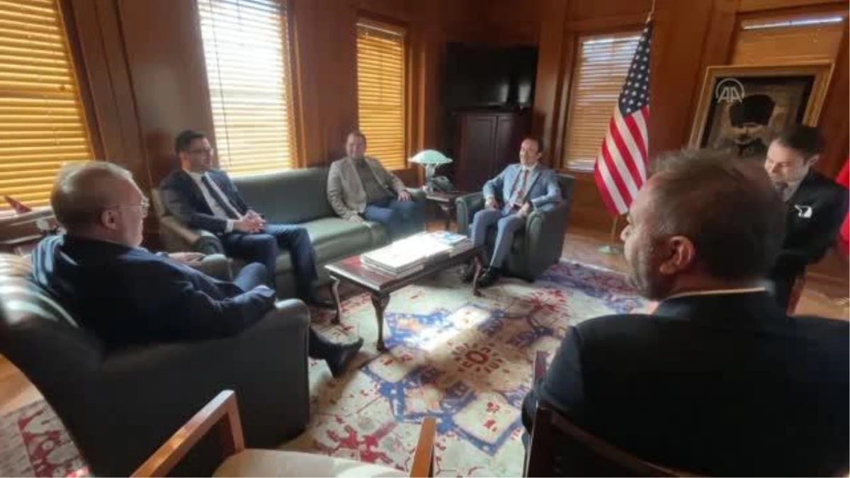 WASHINGTON - AA yöneticileri Çağlar ve Peru, Washington Büyükelçisi Mercan\'ı ziyaret etti