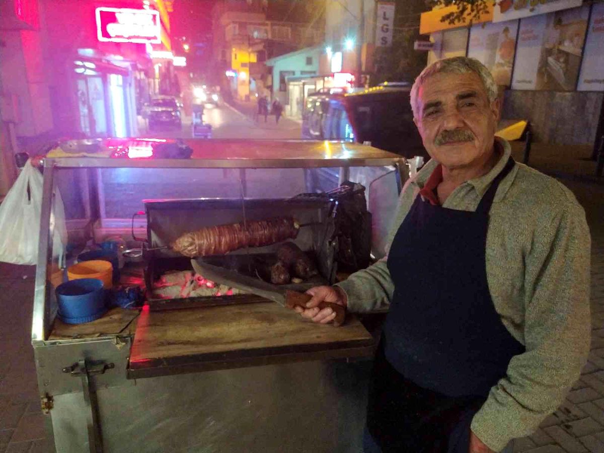 42 senedir bu kaldırımdan ayrılmadı