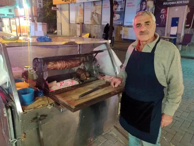 42 senedir bu kaldırımdan ayrılmadı