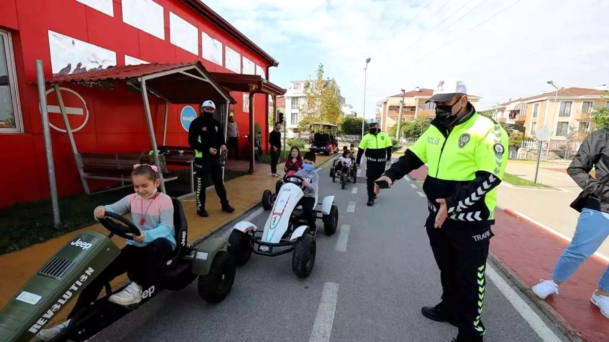 Başiskele\'de çocuklara verilen trafik eğitimi devam ediyor