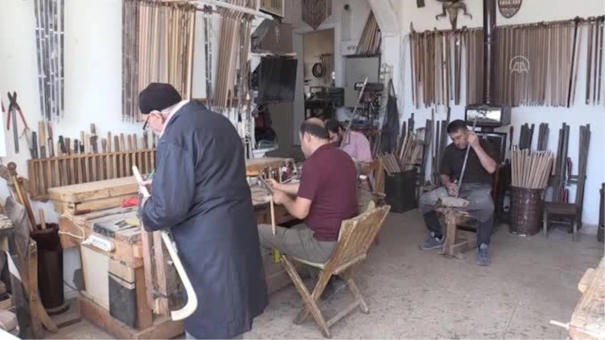 Bitlisli usta, 61 yıldır ilk günkü aşkla baston üretiyor
