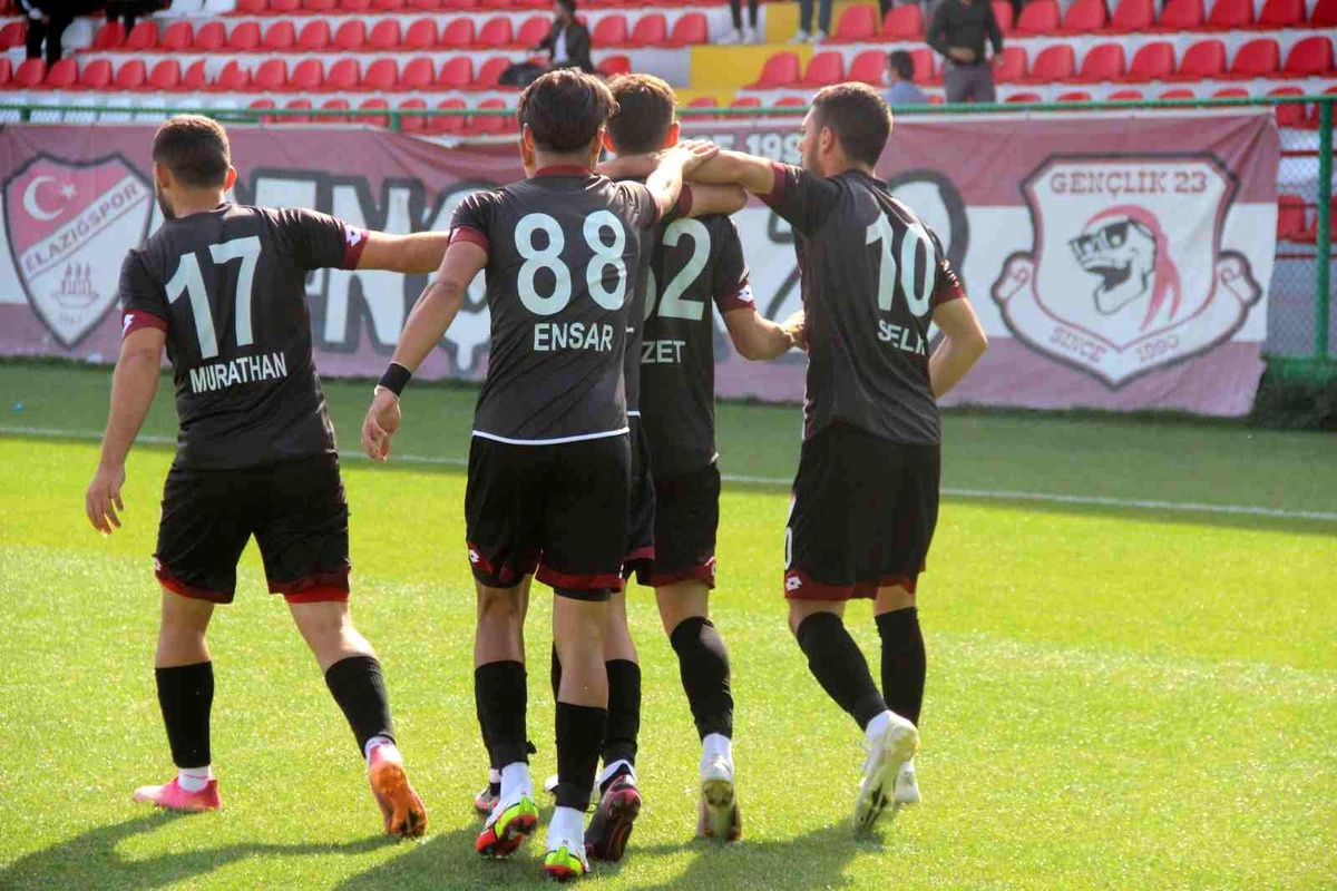 Elazığspor\'da 3 futbolcu ceza sınırında