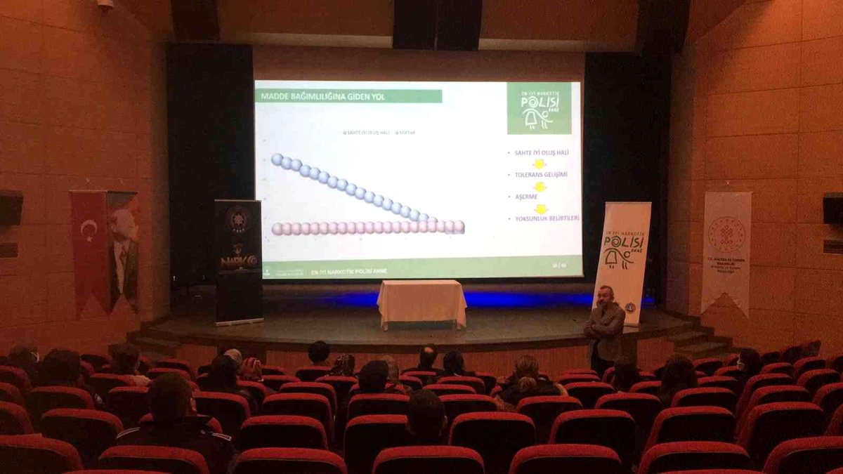 Emniyetten "En İyi Narkotik Polisi Anne" semineri