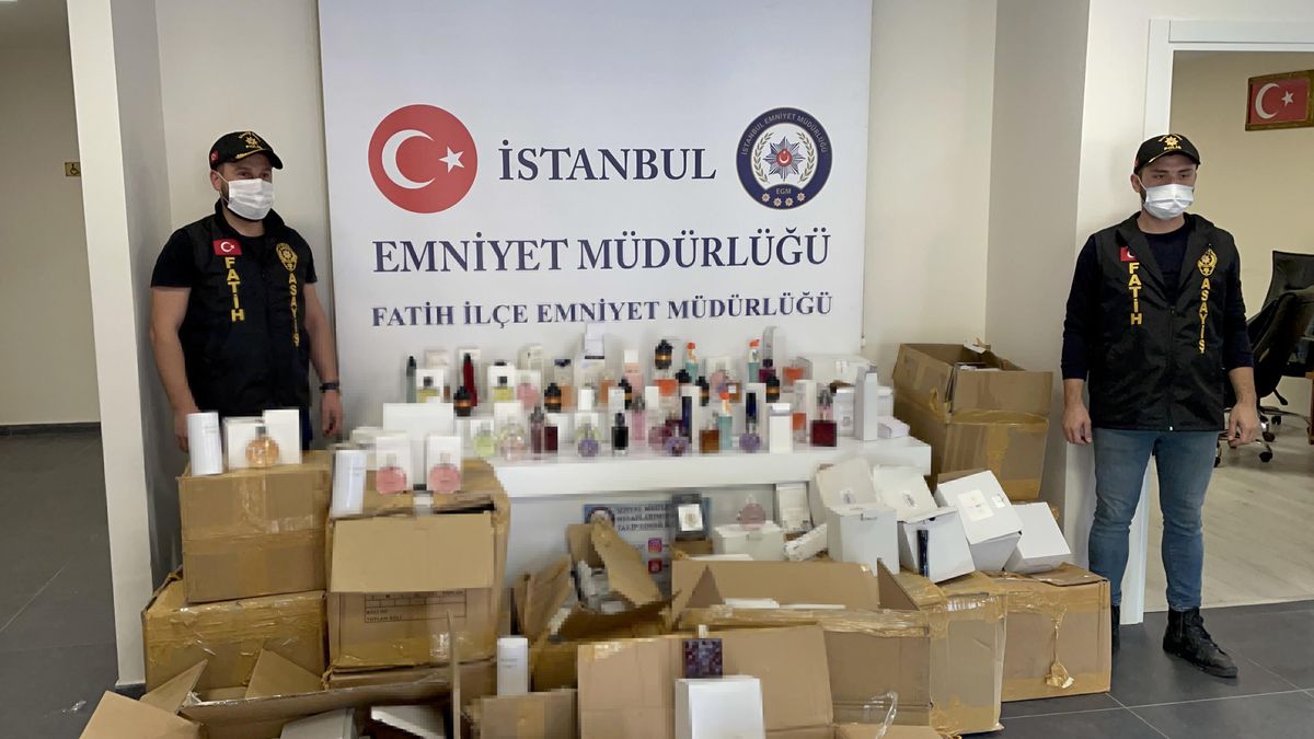 Son dakika: Fatih\'te 1,7 milyon liralık kaçak parfüm operasyonu